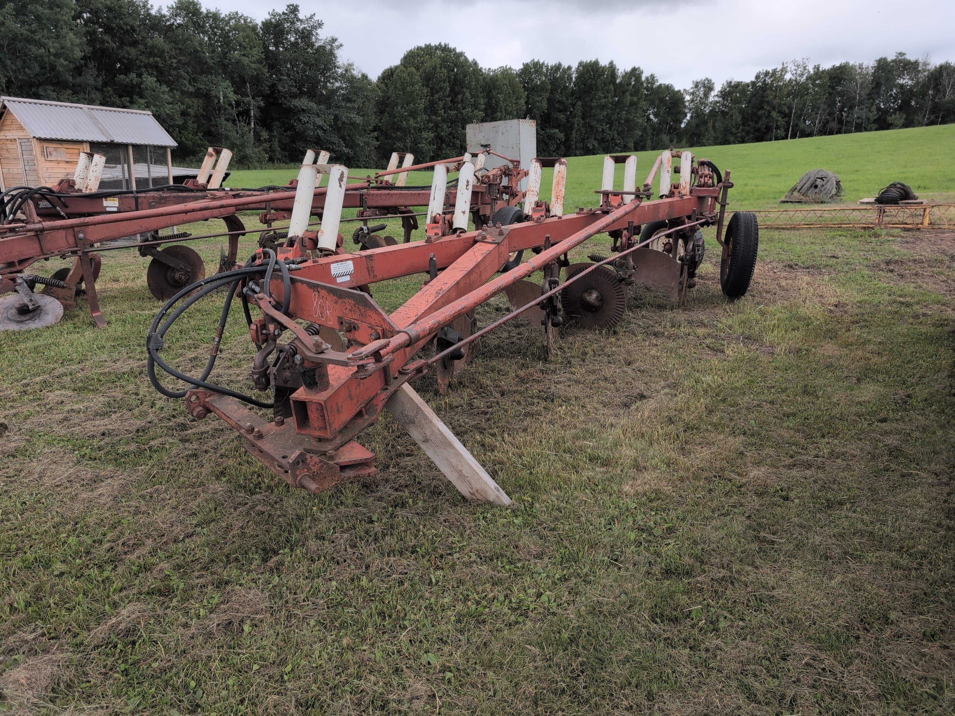 International Harvester 710 Equipment Image0