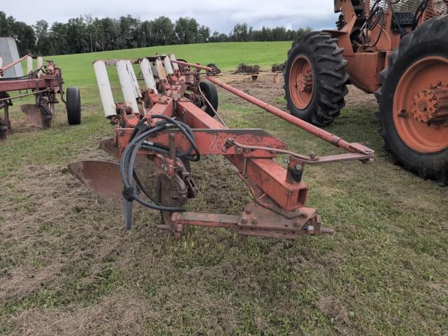 Image of International Harvester 710 equipment image 1