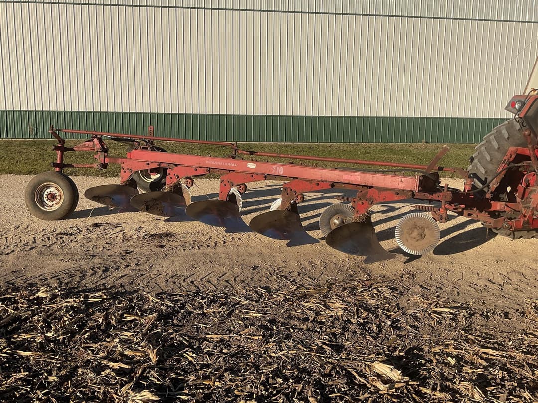 Image of International Harvester 710 Primary image
