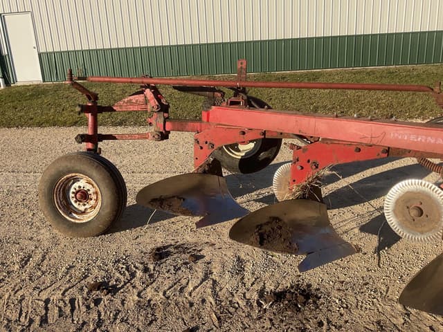 Image of International Harvester 710 equipment image 3