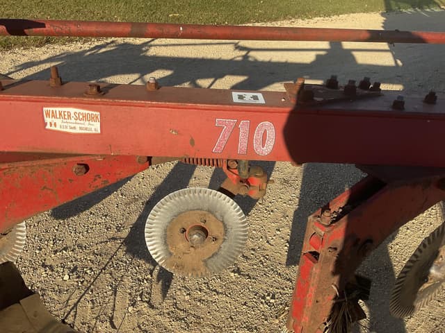 Image of International Harvester 710 equipment image 4