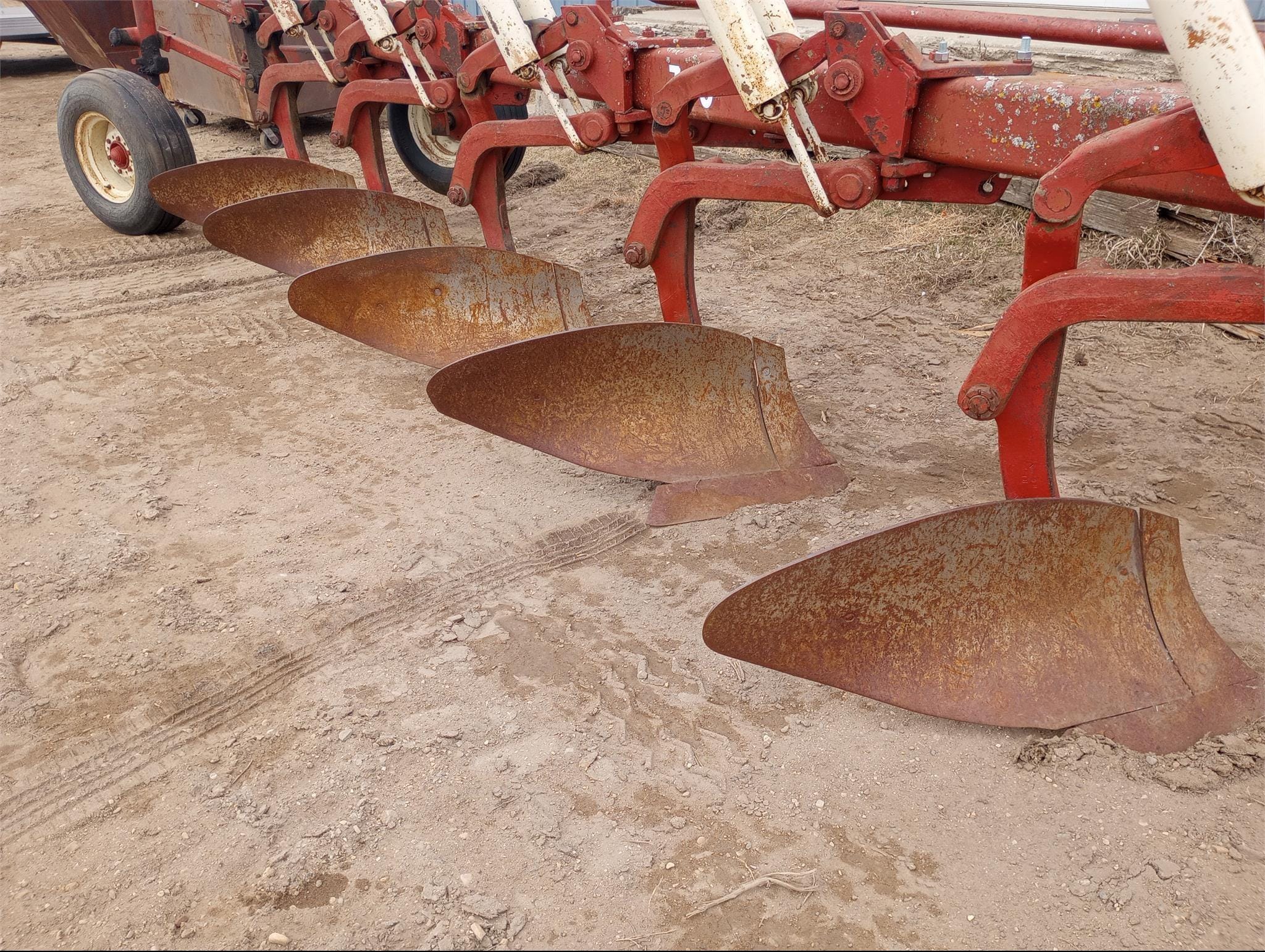 International Harvester 710 Equipment Image0