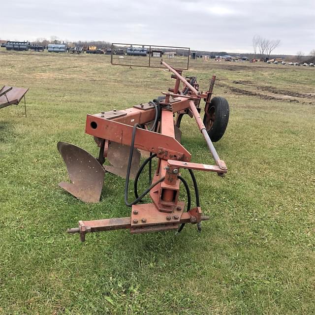 Image of International Harvester 710 equipment image 1