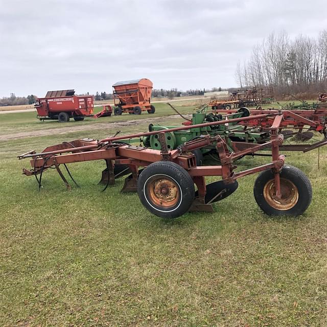 Image of International Harvester 710 equipment image 2