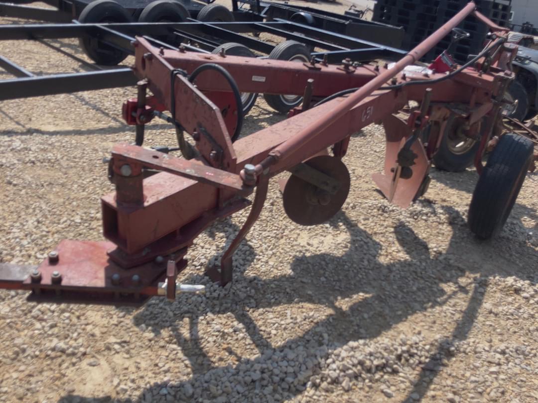 Image of International Harvester 710 Image 0