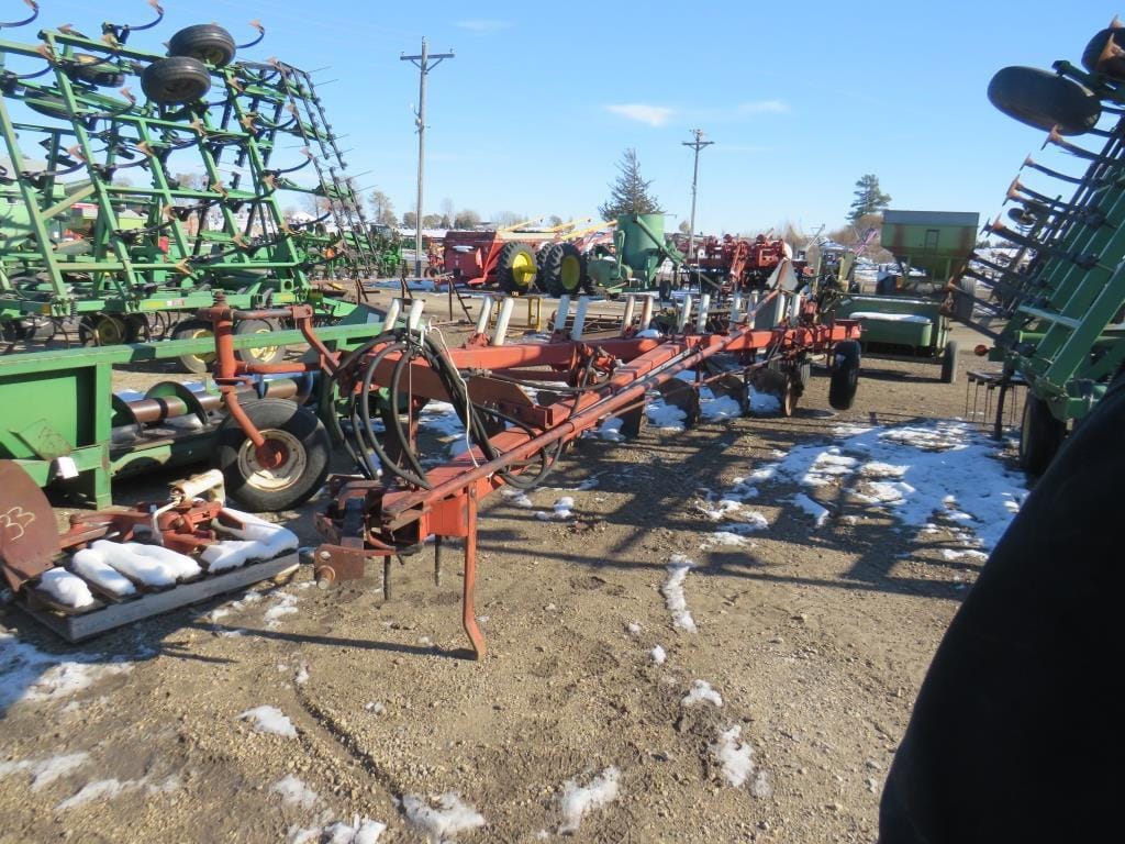 International Harvester 710 Equipment Image0