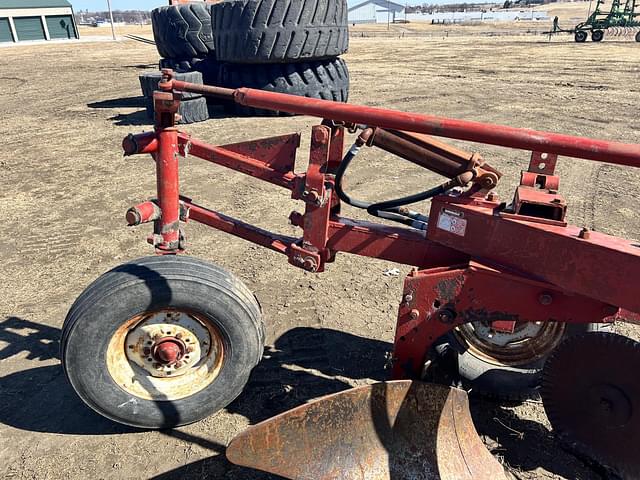 Image of International Harvester 710 equipment image 4