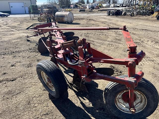 Image of International Harvester 710 equipment image 1