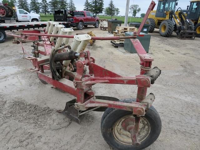 Image of International Harvester 710 equipment image 4