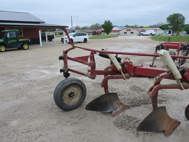 Image of International Harvester 710 equipment image 3
