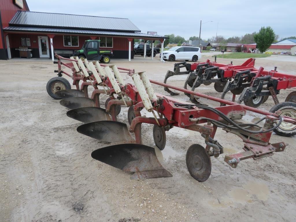 Main image International Harvester 710