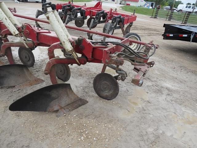 Image of International Harvester 710 equipment image 1