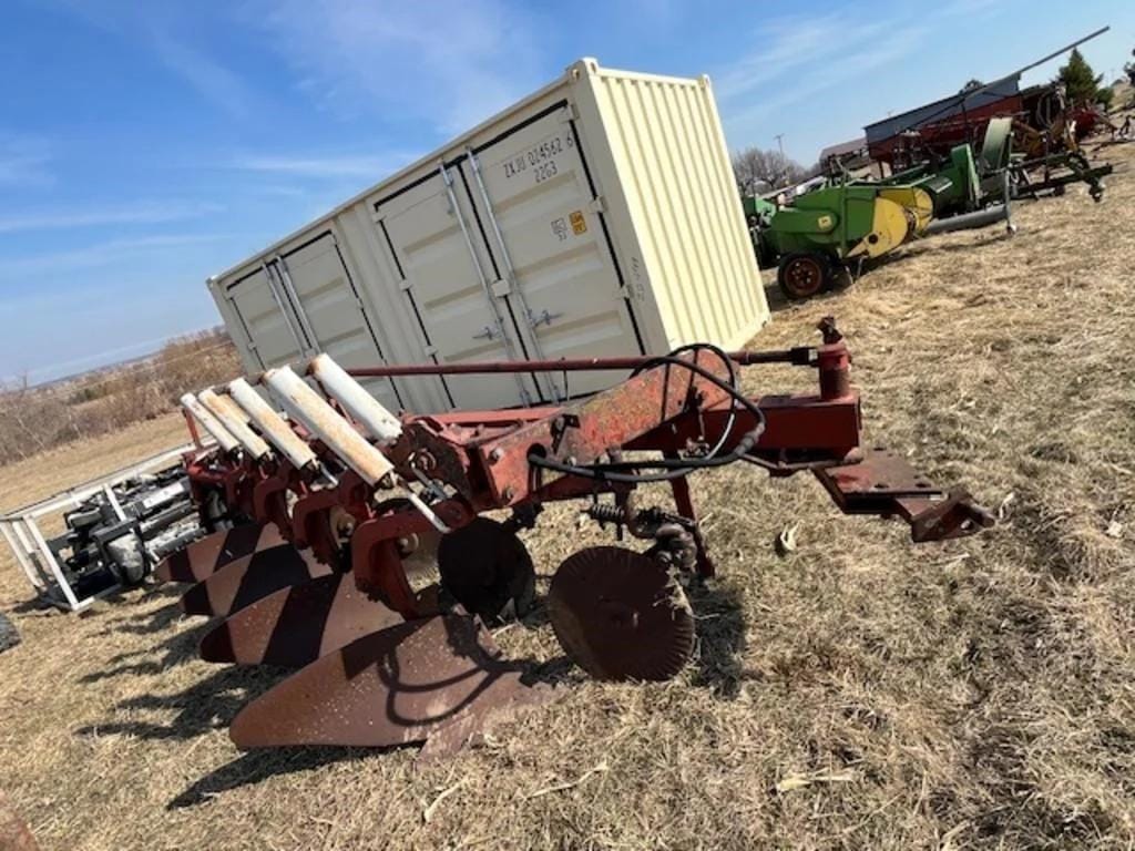 International Harvester 710 Equipment Image0