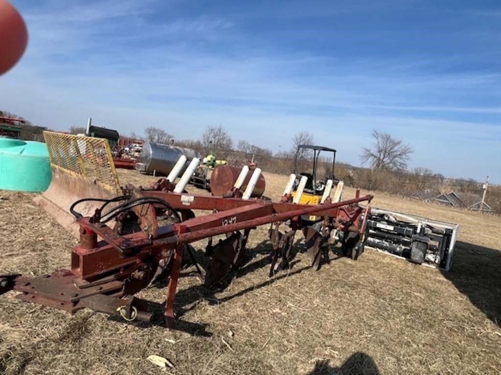 Image of International Harvester 710 Image 1