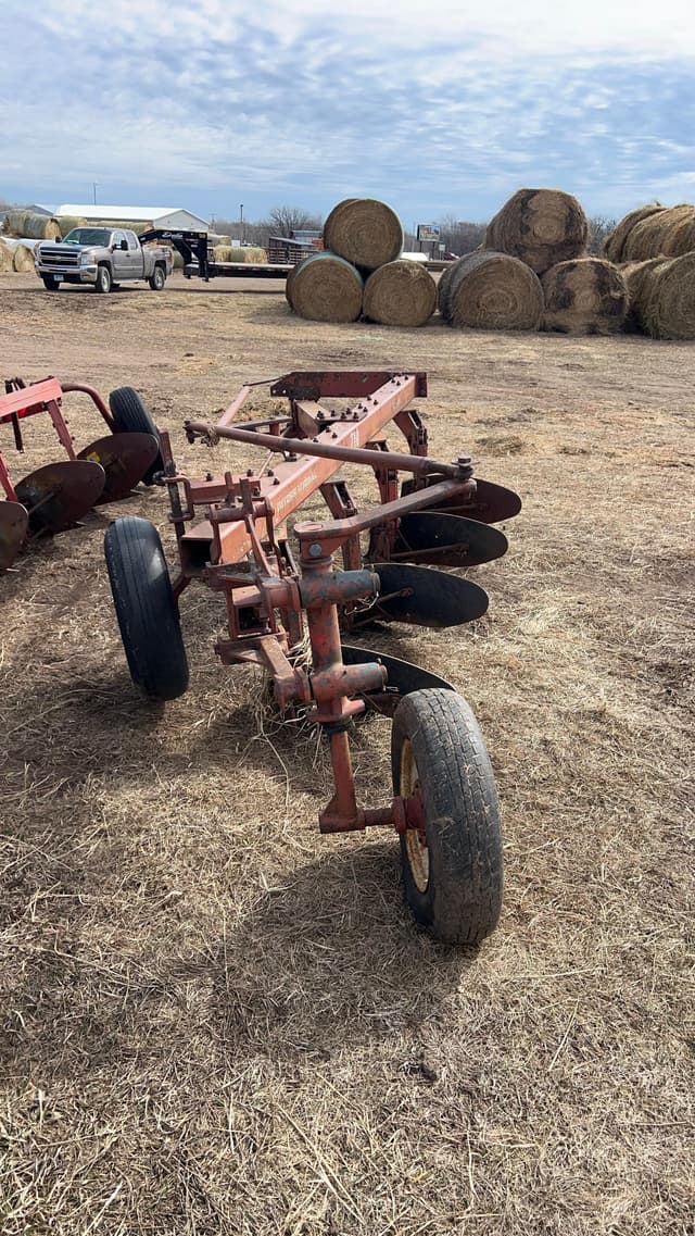 Image of International Harvester 710 equipment image 4
