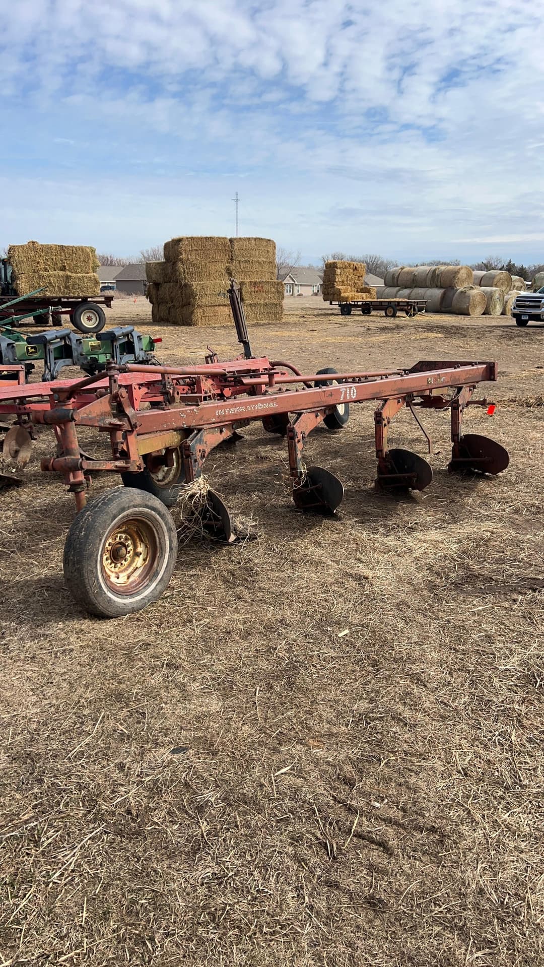 Image of International Harvester 710 Primary image