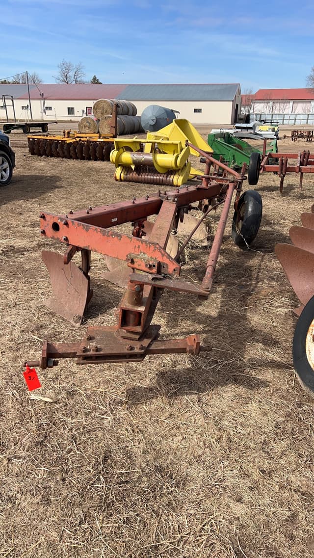 Image of International Harvester 710 equipment image 1