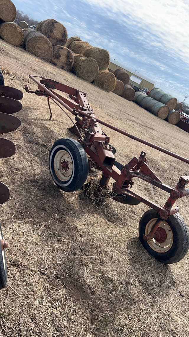 Image of International Harvester 710 equipment image 3