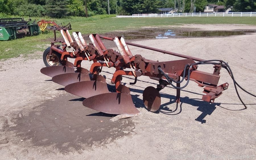 International Harvester 710 Equipment Image0