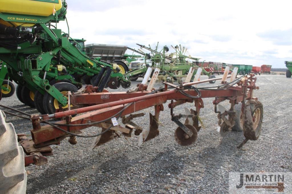 International Harvester 710 Equipment Image0