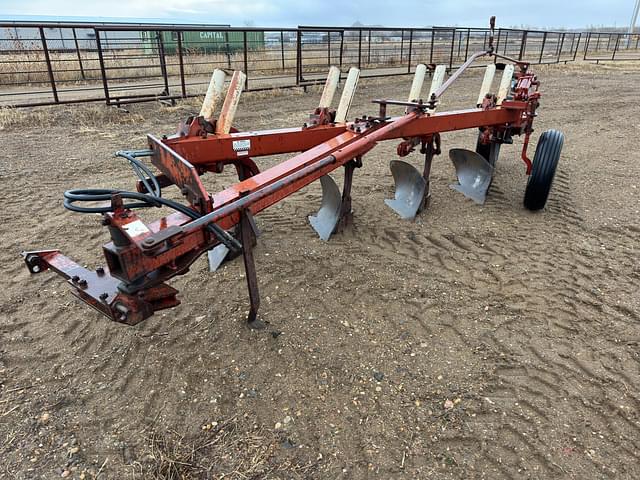 Image of International Harvester 710 equipment image 2
