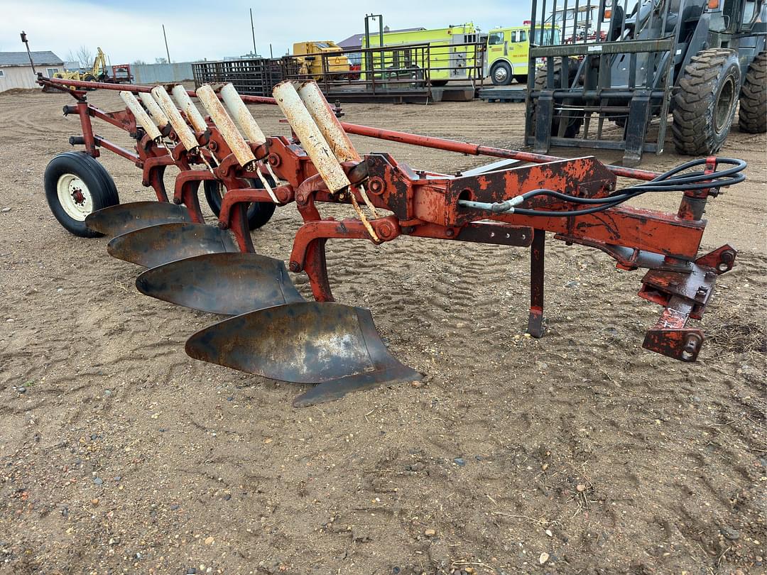 Image of International Harvester 710 Primary image