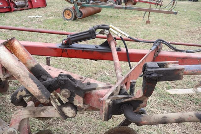 Image of International Harvester 710 equipment image 2