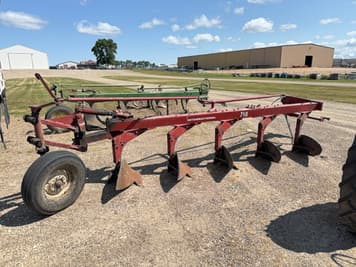 Main image International Harvester 710