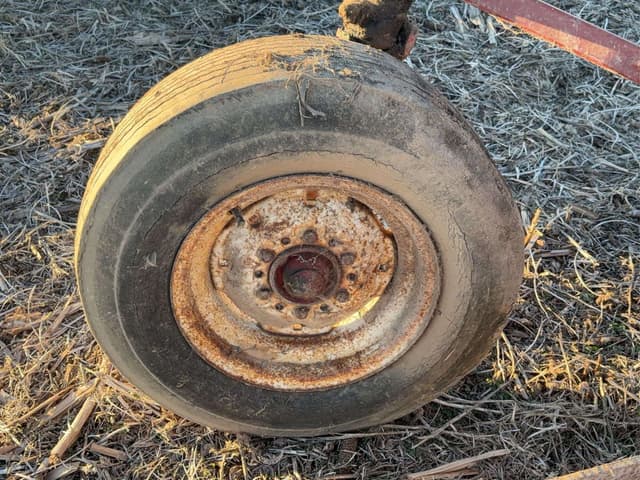 Image of International Harvester 710 equipment image 4