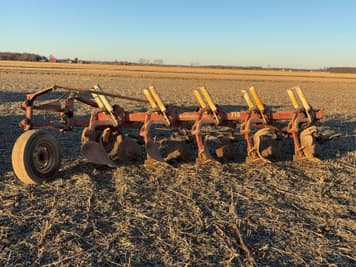 Main image International Harvester 710