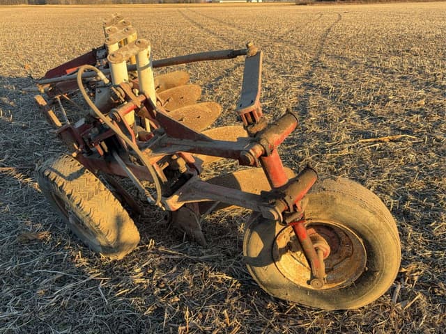 Image of International Harvester 710 equipment image 3