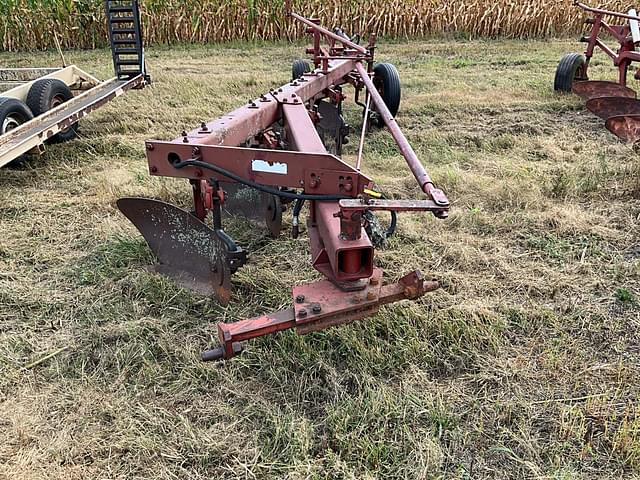 Image of International Harvester 710 equipment image 1