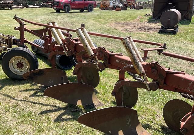 Image of International Harvester 710 equipment image 4