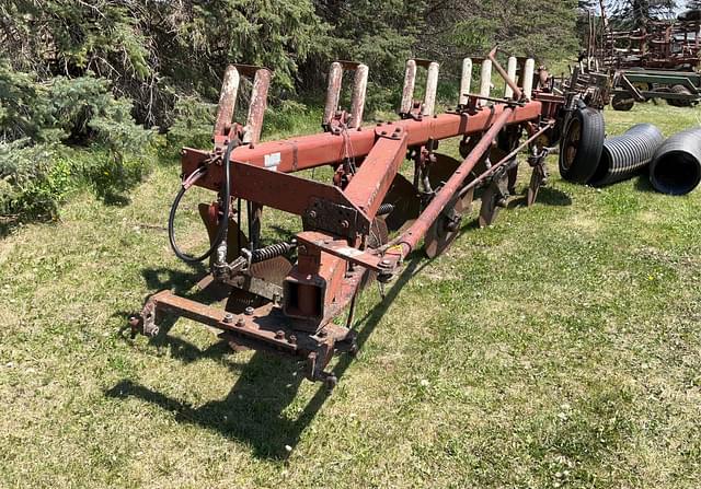Image of International Harvester 710 equipment image 1