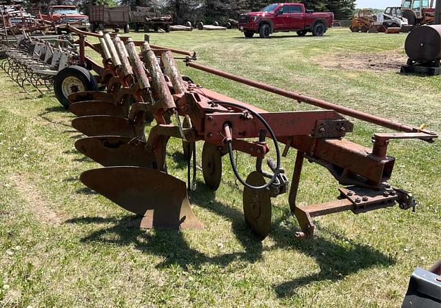 Image of International Harvester 710 equipment image 2