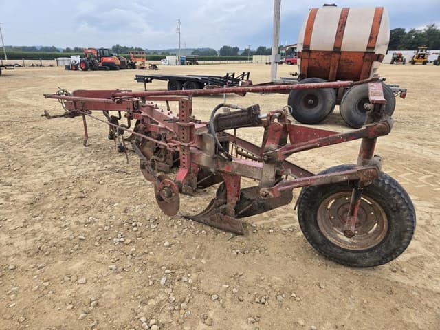 Image of International Harvester 710 equipment image 4