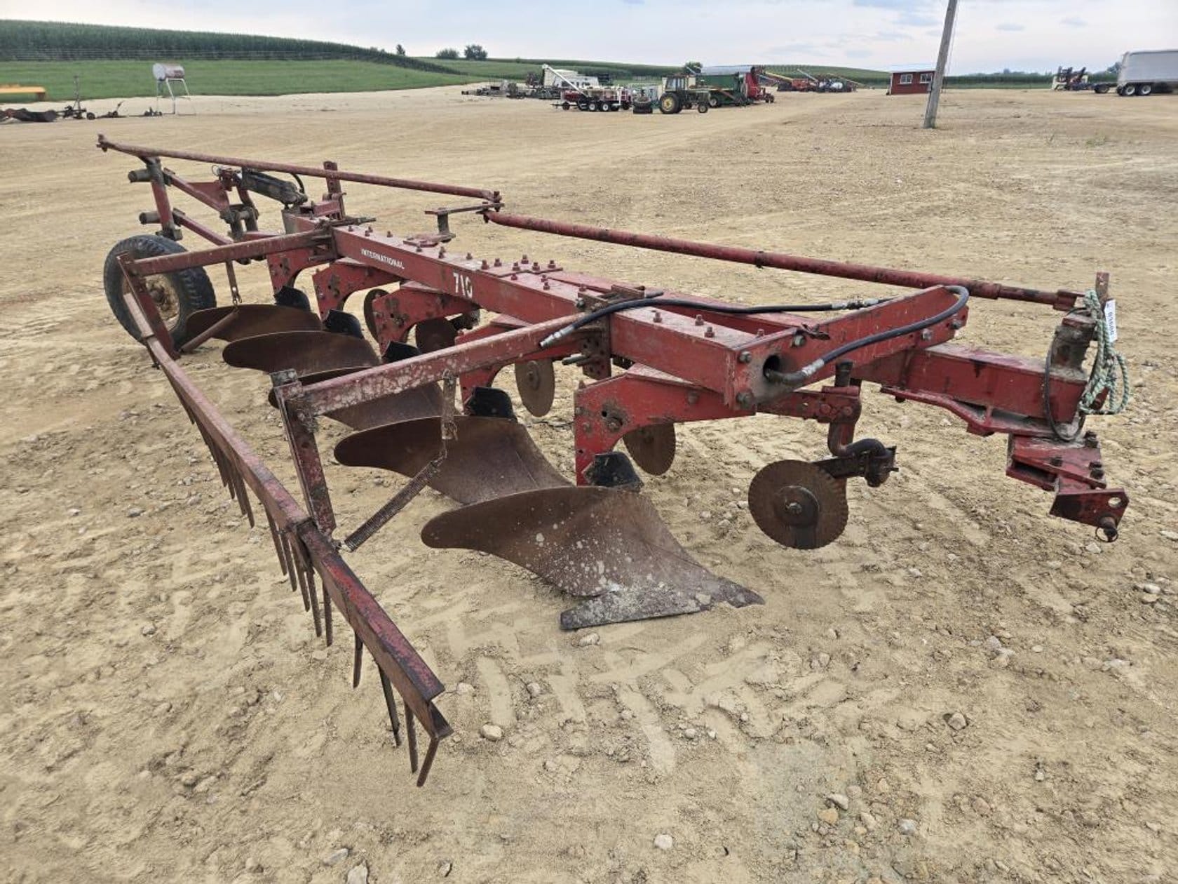 International Harvester 710 Equipment Image0