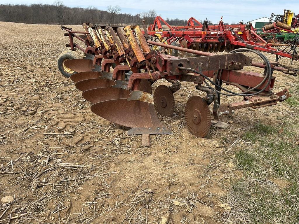Main image International Harvester 710