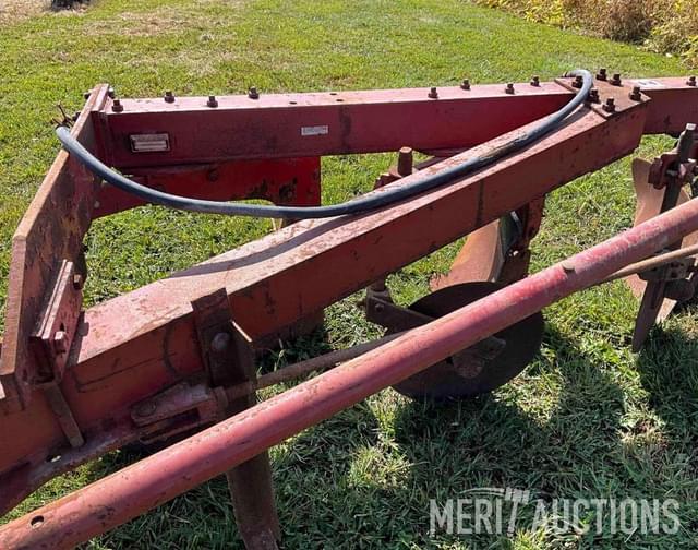 Image of International Harvester 710 equipment image 2