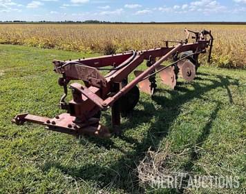 Main image International Harvester 710