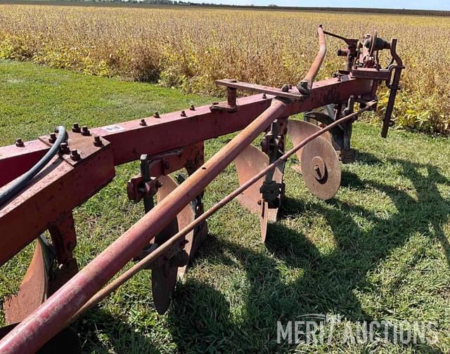 Image of International Harvester 710 equipment image 3
