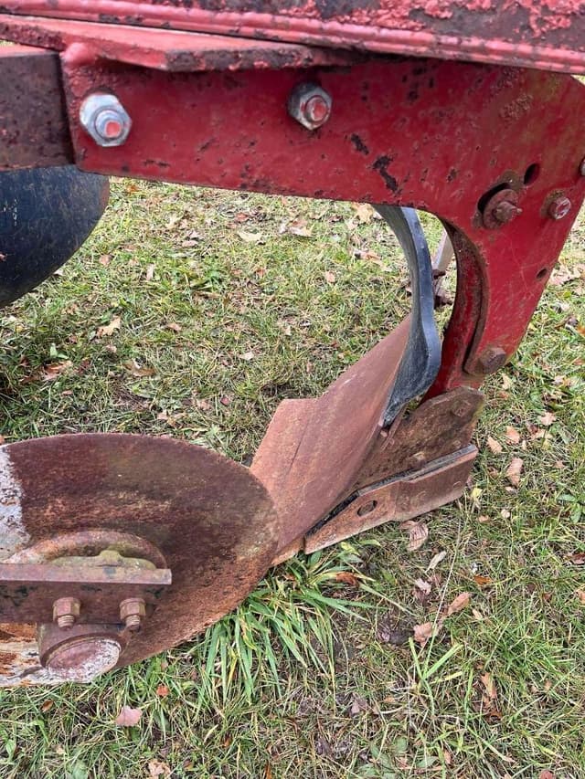 Image of International Harvester 710 equipment image 4