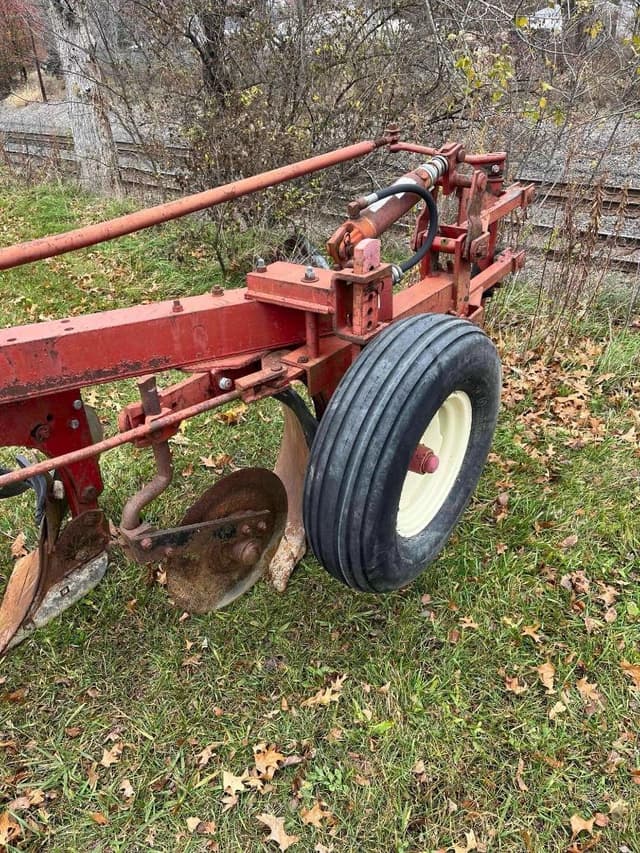 Image of International Harvester 710 equipment image 2