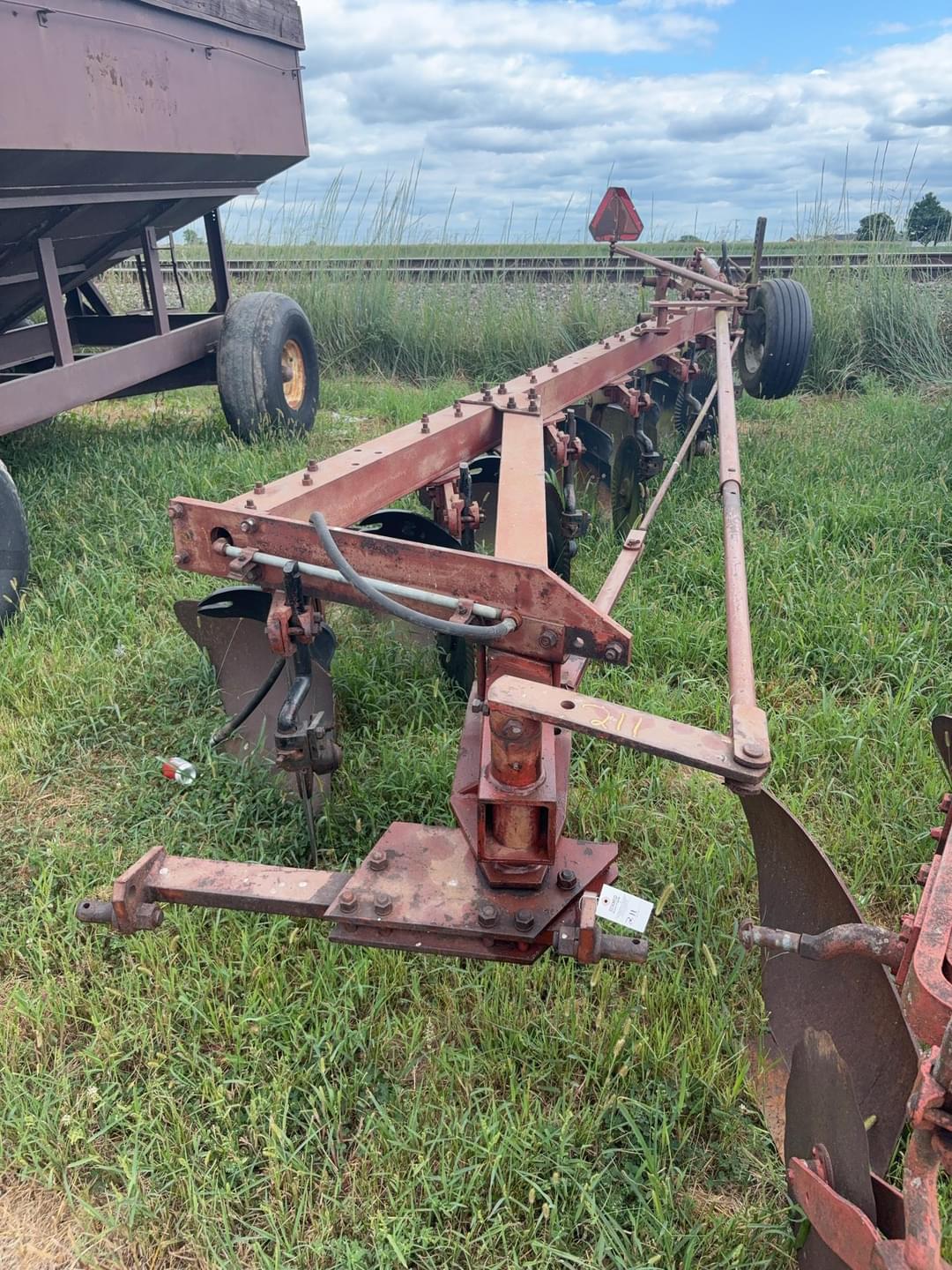 Image of International Harvester 710 Primary image