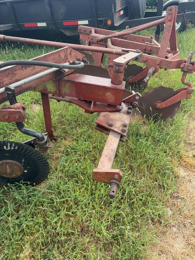 Image of International Harvester 710 equipment image 2