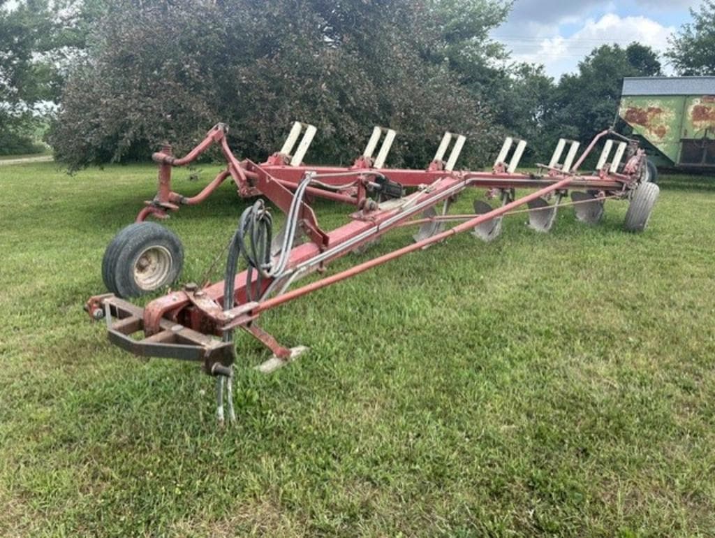 Image of International Harvester 710 Primary Image