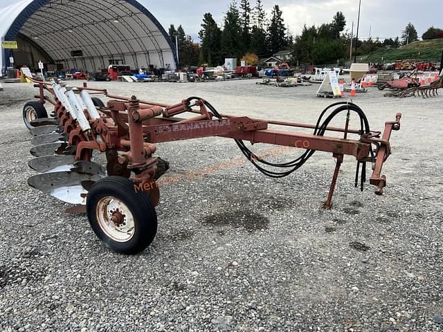 Image of International Harvester 710 equipment image 1