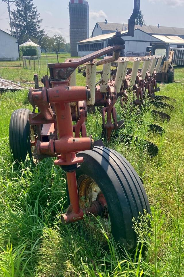 Image of International Harvester 710 equipment image 2