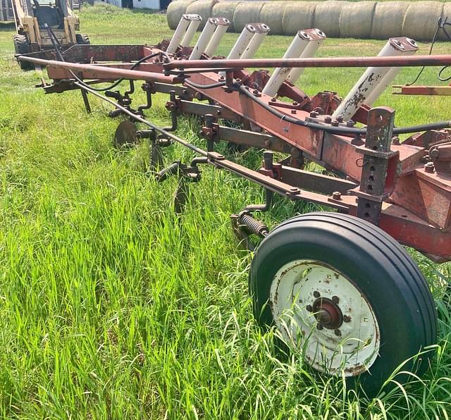 Image of International Harvester 710 equipment image 3