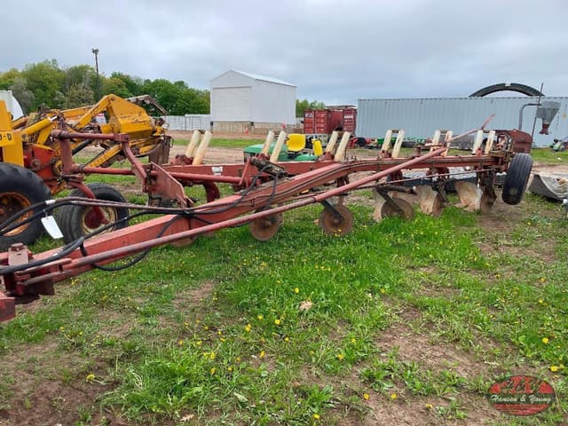 Image of International Harvester 710 equipment image 1